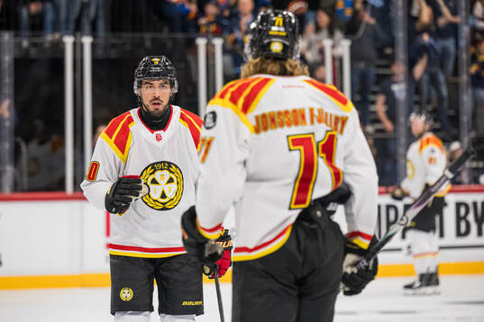Brynäs Tyler Vesel och Axel Jonsson-Fjällby deppar