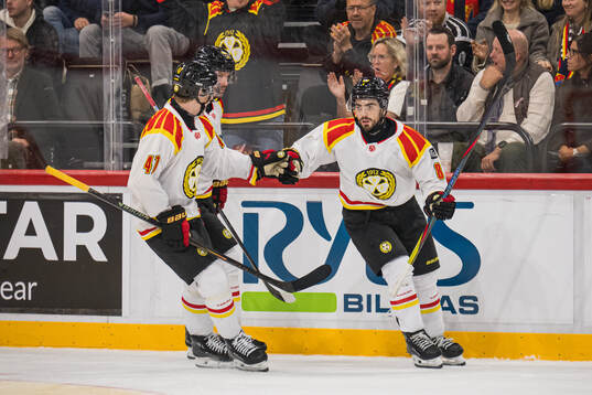 Brynäs Bobby Trivigno jublar