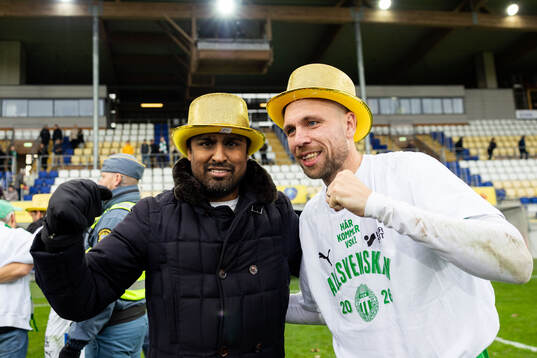 Västerås tränare  Kalle Karlsson och Jonathan Ring jublar