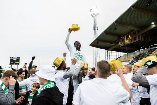 Västerås Mamadou Ousmane Diagne jublar