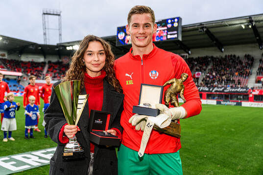 Helsingborgs Maja Nilsson och målvakt Johan Brattberg
