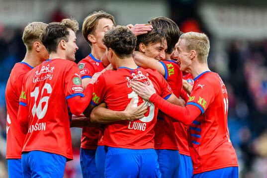 Helsingborgs Wilhelm Nilsson  jublar med lagkamrater