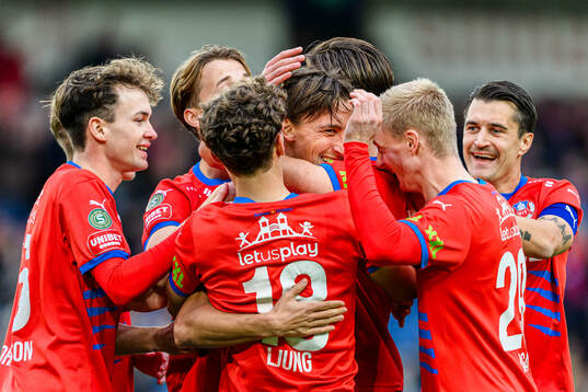 Helsingborgs Wilhelm Nilsson  jublar med lagkamrater