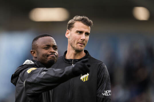 Häckens Brice Wembangomo och Johan Hammar