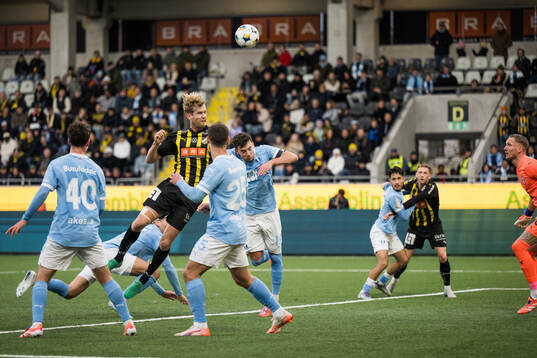 Häckens Filip Helander och Malmö FFs Colin Rösler