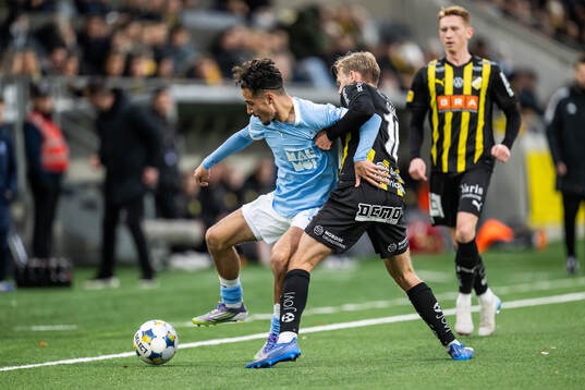 Malmö FFs Adrian Skogmar och Häckens Pontus Dahbo