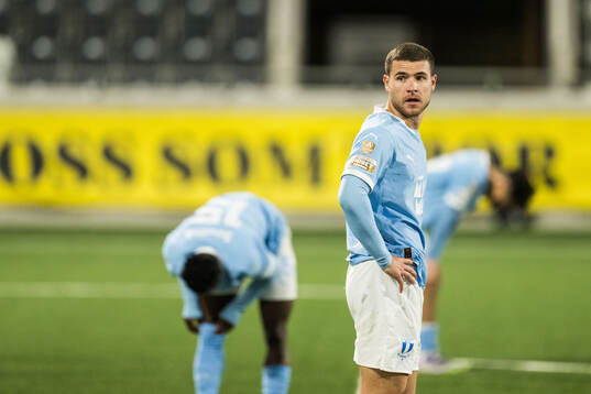 Malmö FFs Gabriel Busanello deppar