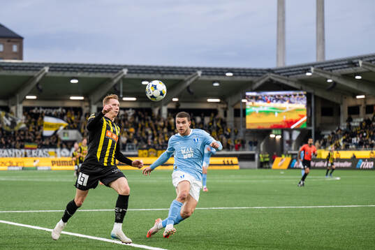 Häckens Julius Lindberg och Malmö FFs Gabriel Busanello