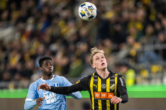 Malmö FFs Salifou Soumah och Häckens Olle Samuelsson