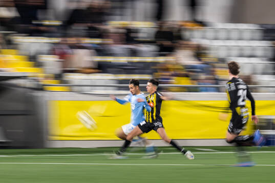 Malmö FFs Adrian Skogmar och Häckens Danilo Al-Saed