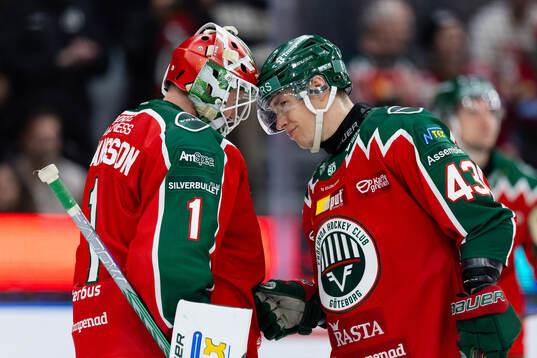 Frölundas målvakt Lars Johansson och Tom Nilsson jublar