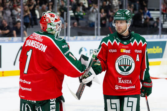 Frölundas målvakt Lars Johansson och Christian Folin