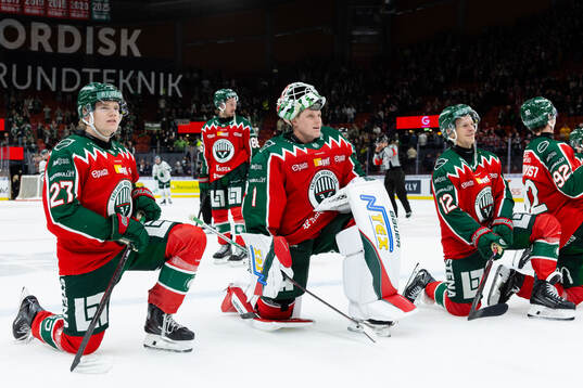Frölundas Theodor Niederbach, målvakt Lars Johansson och