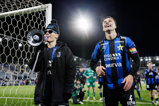 Sirius Leo Walta och Henrik Rönnlöf Castegren jublar