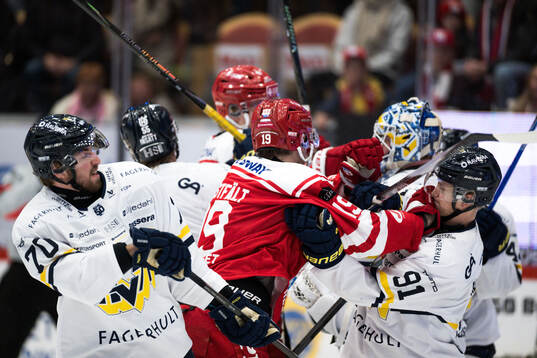 Timrås Marcus Westfält och HV71s Aleksi Heponiemi