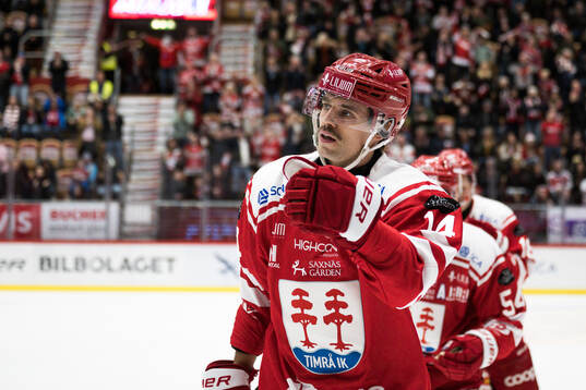 Timrås Emil Pettersson jublar