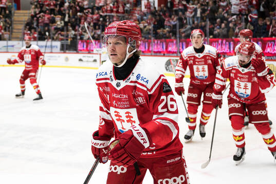 Timrås Anton Heikkinen jublar