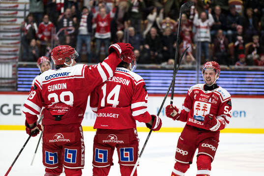 Timrås Emil Pettersson och Jonathan Dahlén jublar