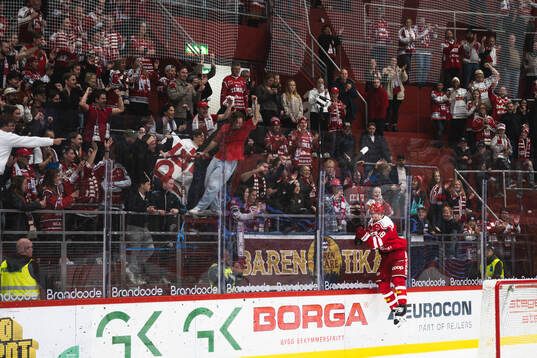 Timrås Eddie Genborg jublar