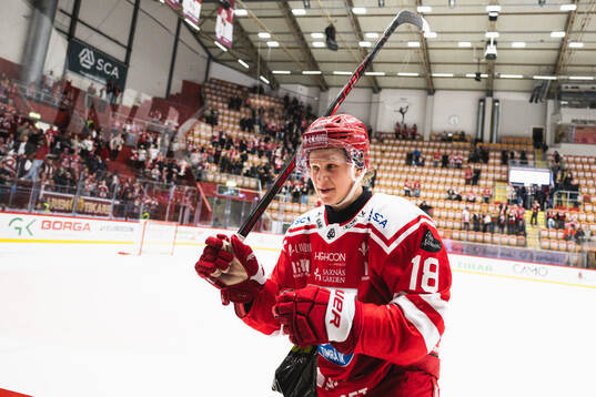Timrås Eddie Genborg jublar