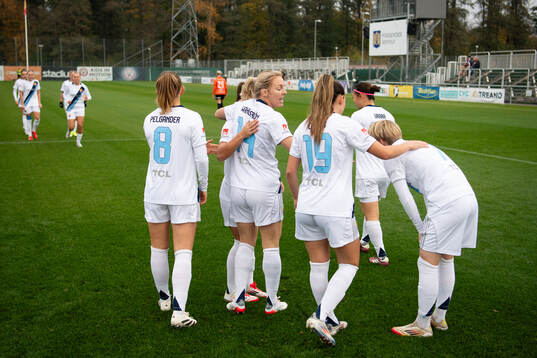 Djurgårdens Mimmi Wahlström jublar med lagkamrater