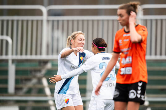 Djurgårdens Urara Watanabe jublar med Mimmi Wahlström