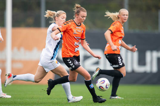Djurgårdens Mimmi Wahlström och Kristianstads Lucy Roberts