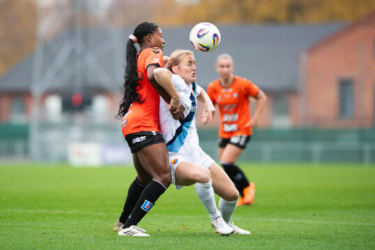 Kristianstads Waniya Hudson och Djurgårdens Mimmi