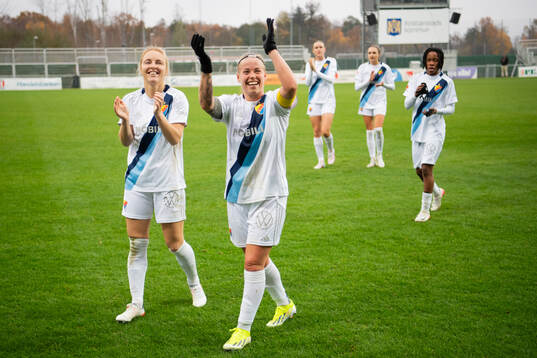 Djurgårdens Mimmi Wahlström och Therese Åsland  jublar