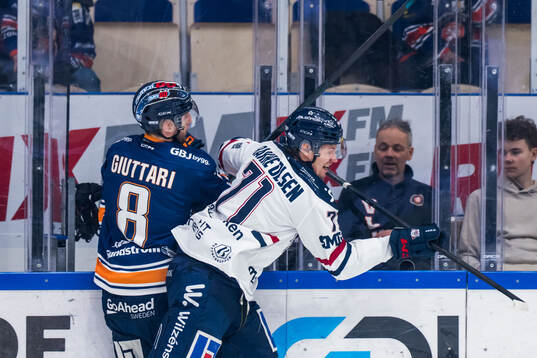 Växjös Zachary Giuttari och Linköpings Eskild Bakke Olsen