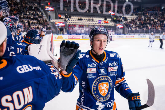 Växjös Kalle Kratz jublar