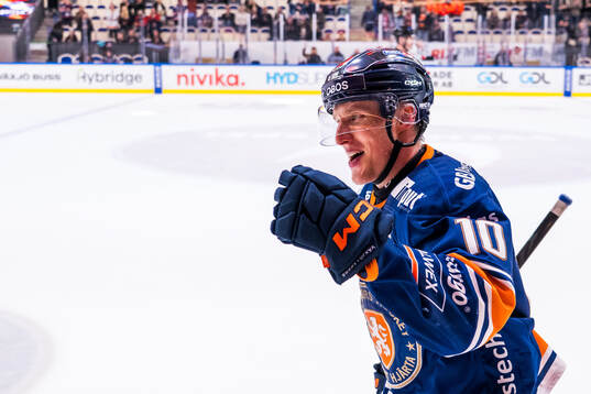 Växjös Eemeli Suomi jublar