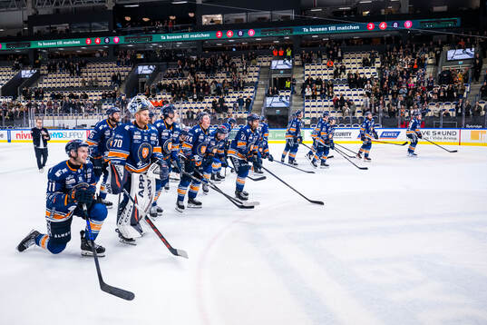 Växjö spelare jublar
