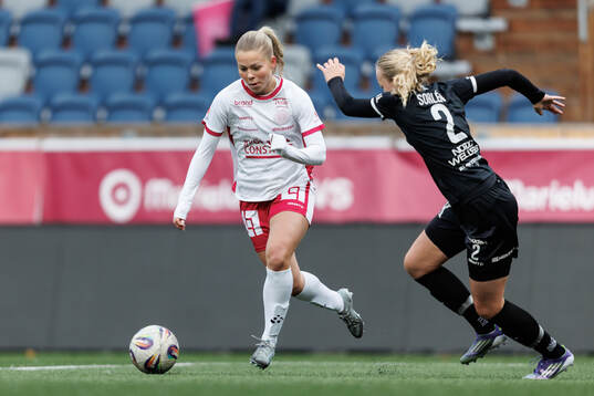 IK Uppsalas Älvali Lindström och Umeås Tilda Sörlén