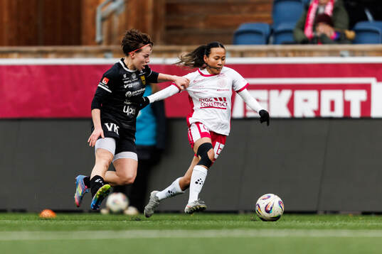 Umeås Isabelle Goldmann och IK Uppsalas Amanda Sundström