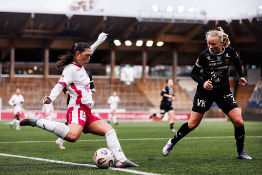 IK Uppsalas Amelia Olofsson och Umeås Tilda Sörlén