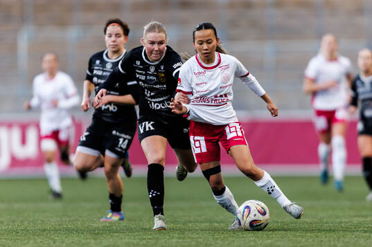 Umeås Cecilia Ek och IK Uppsalas Amanda Sundström