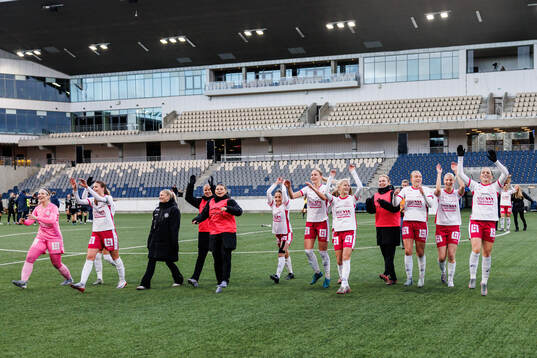 IK Uppsalas spelare jublar