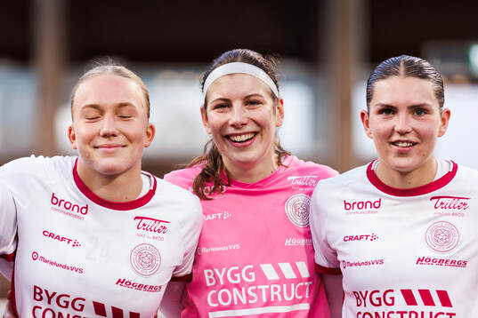 IK Uppsalas målvakt Matilda Nurmi jublar