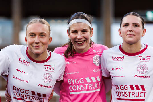 IK Uppsalas Thindra Mattsso, målvakt Matilda Nurmi och