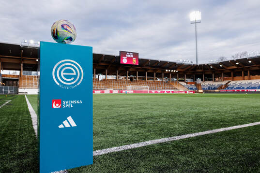 Bollhållare med Elitettans logotyp