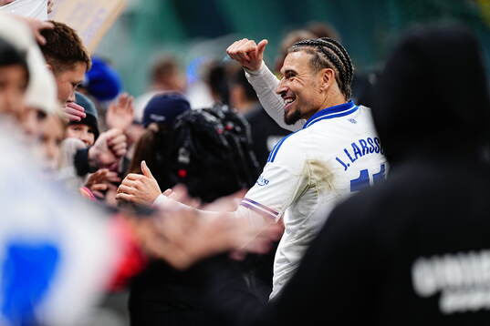 KØBENHAVN, DANMARK - 1. NOVEMBER 2025: Jordan Larsson FCK