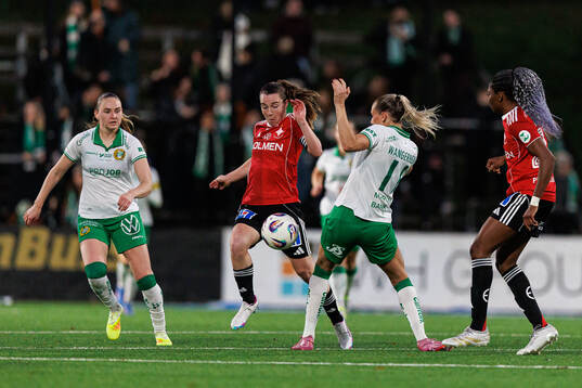 IFK Norrköpings Carrie Jones och Hammarbys Ellen Wangerheim