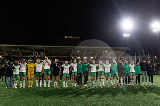 Hammarbys spelare jublar