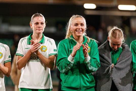 Hammarbys Sofia Reidy och Anna Jøsendal jublar