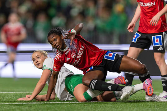 Hammarbys Anna Jøsendal och IFK Norrköpings Maya Aliyah