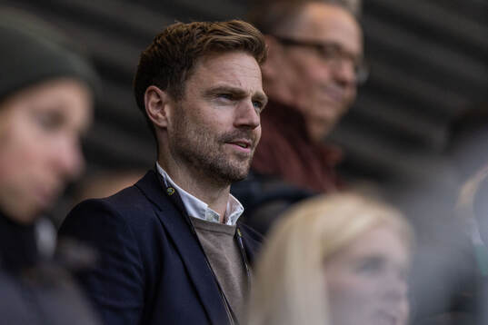 Hammarbys sportchef Arnór Smárason fotbollsmatchen i