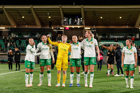 Hammarbys spelare jublar