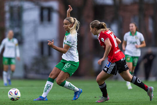 Hammarbys Stina Lennartsson och IFK Norrköpings Paula
