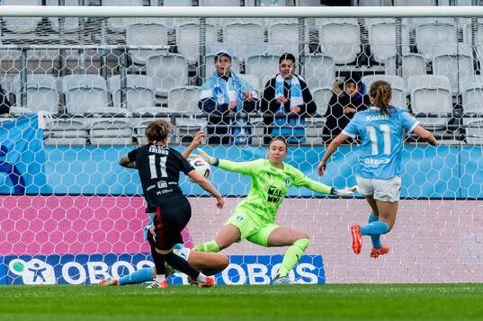 Piteås Cecilia Edlund gör 1-2 bakom Malmö FFs målvakt